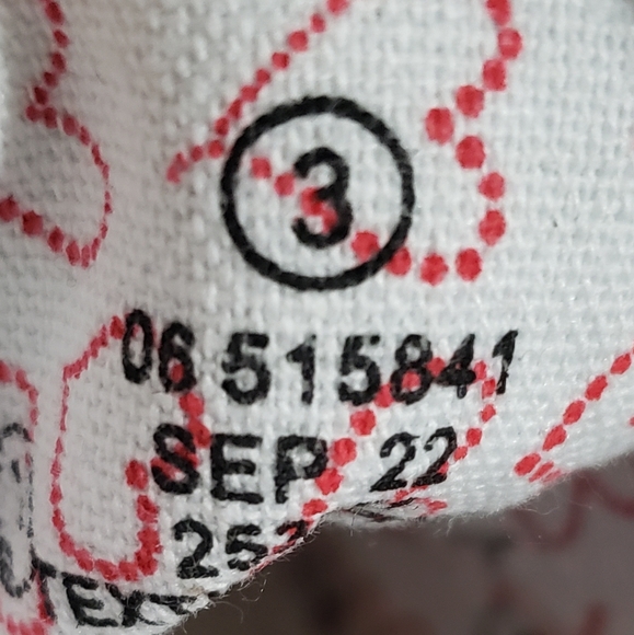 Peanuts Canvas Low Top Sneaker Shoes Snoopy Hearts White/Red/Black Size Kid's 3 - Picture 2 of 8